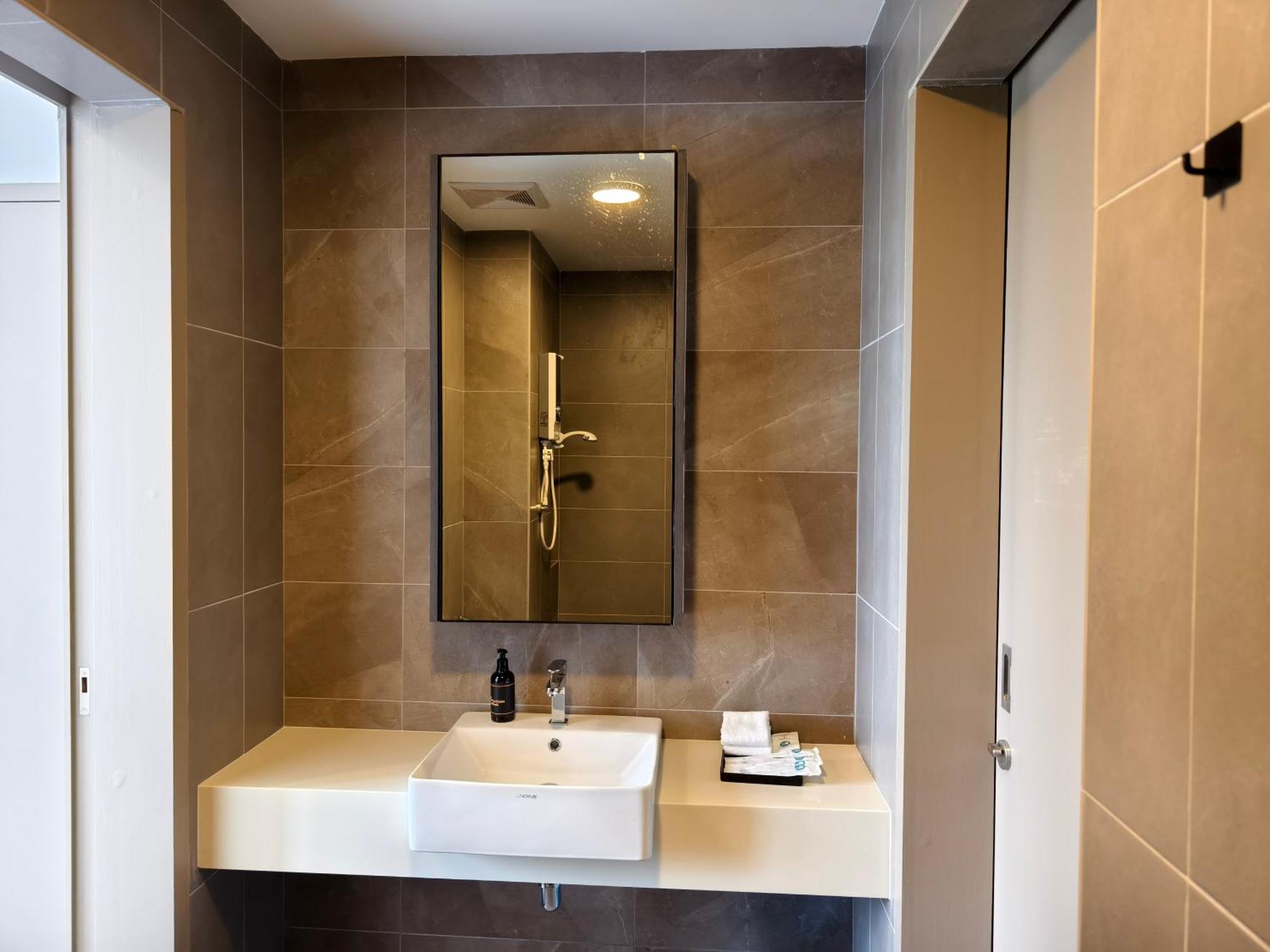 Mossaz Suites Empire City By Starwood Petaling Jaya Bagian luar foto