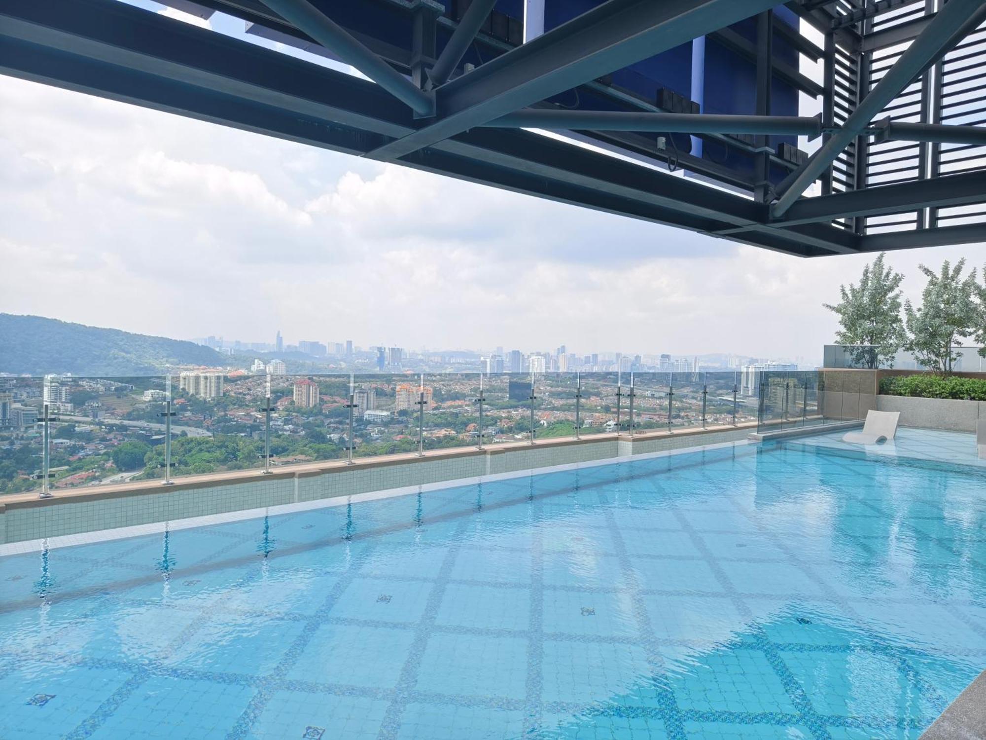 Mossaz Suites Empire City By Starwood Petaling Jaya Bagian luar foto