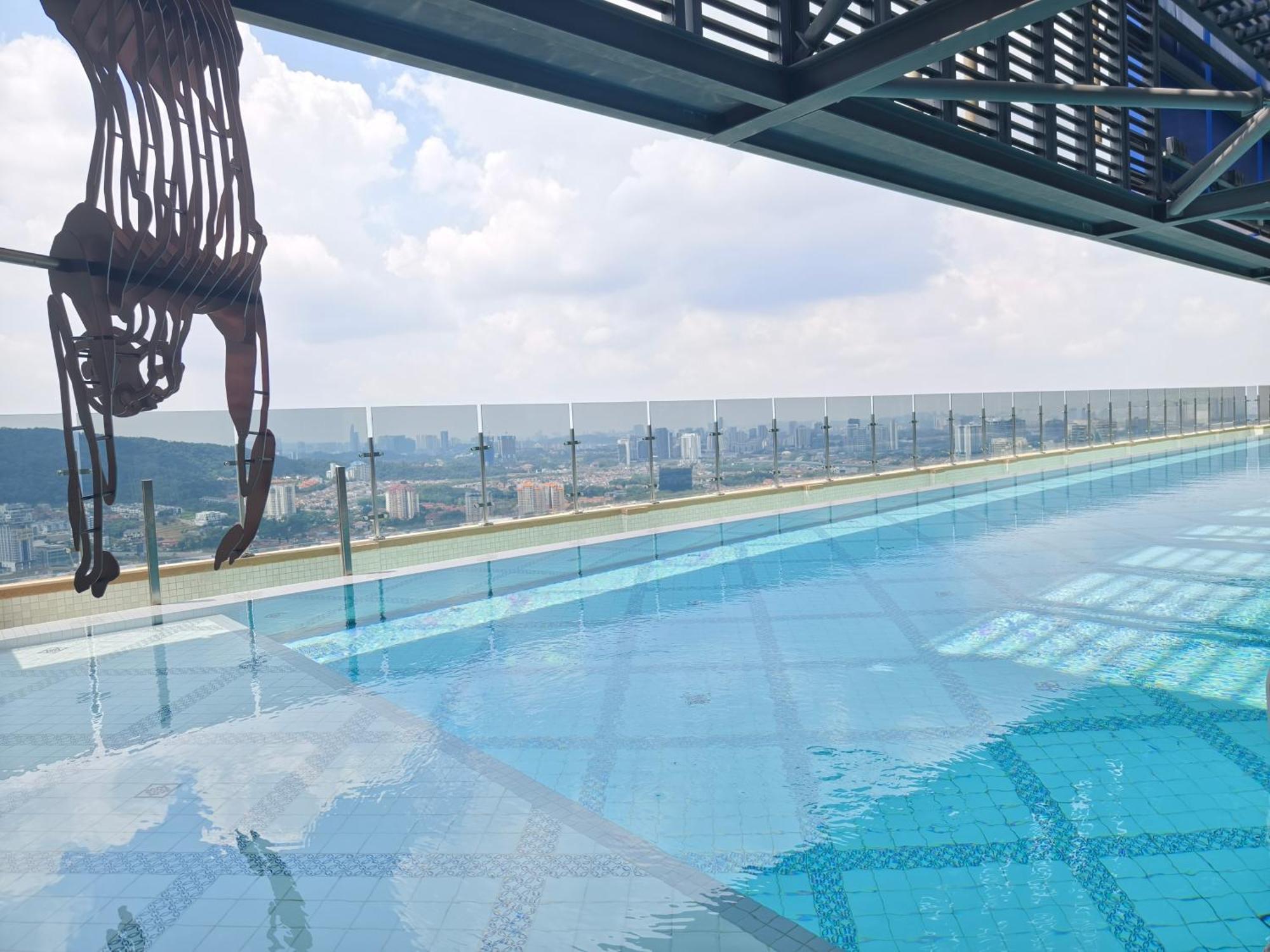 Mossaz Suites Empire City By Starwood Petaling Jaya Bagian luar foto