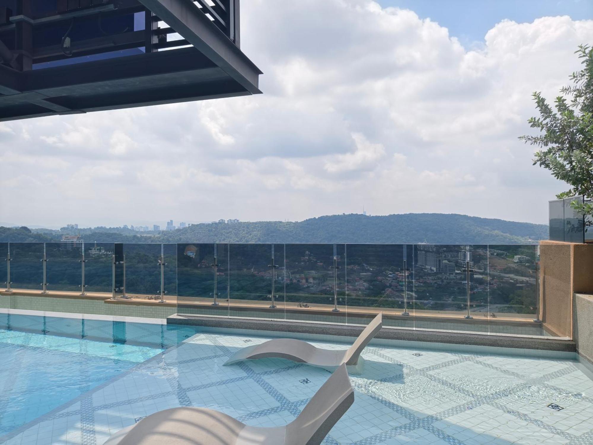Mossaz Suites Empire City By Starwood Petaling Jaya Bagian luar foto